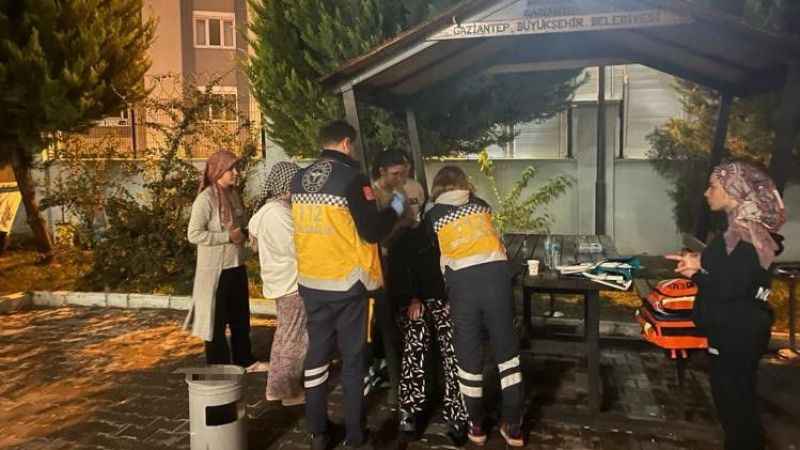 Gaziantep’te yurtta hızlı inen asansördeki öğrenciler korktu