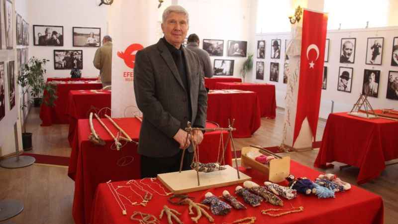 Oyuncaklarla büyükler oynadı, çocuklar seyretti