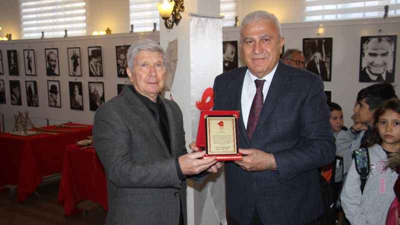 Oyuncaklarla büyükler oynadı, çocuklar seyretti