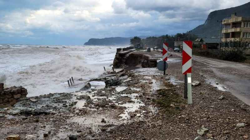 Kastamonu Valiliği: “Olumsuz hava şartlarından dolayı 3 tekne battı”