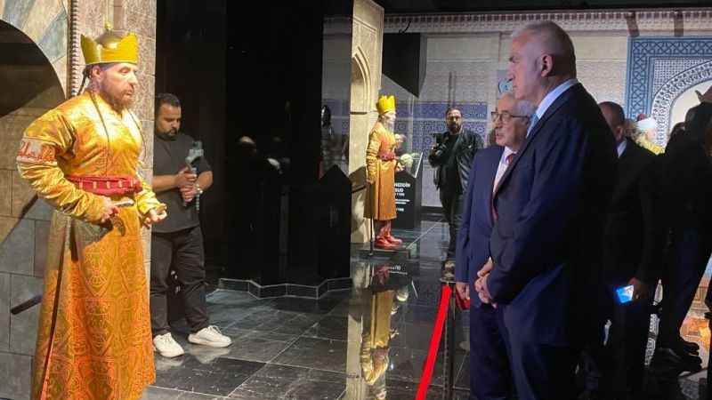 Kültür ve Turizm Bakanı Ersoy, Selçuklu Hanedan Sergisini gezdi