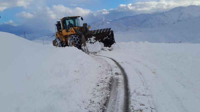Yüksekova’da karla mücadele çalışması başladı