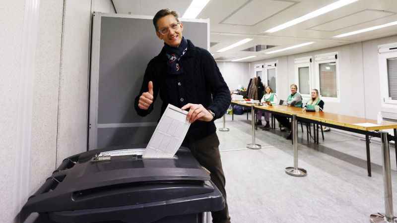 Hollanda’da halk genel seçimler için sandık başında