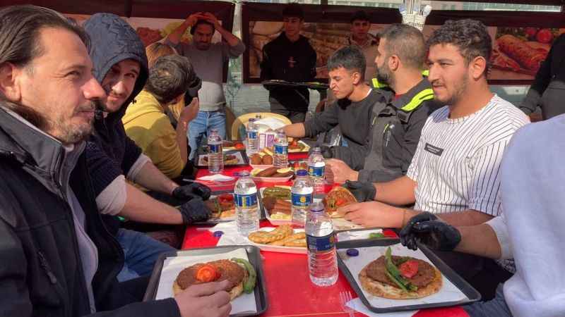 Ankara'da kağıt kebabı yeme yarışması