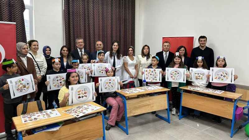 Dişleri çürük çıkan öğrencilere ‘abur cubur’ uyarısı