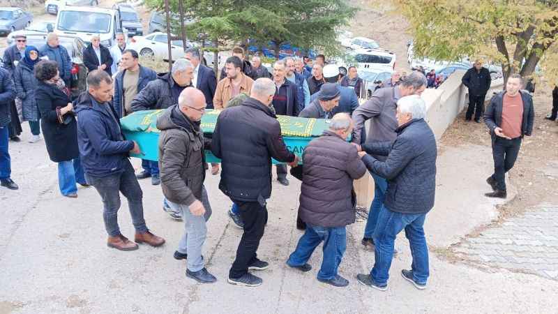 Komşuları tarafından öldürülen aynı aileden 5 kişi son yolcuklarına uğurlandı
