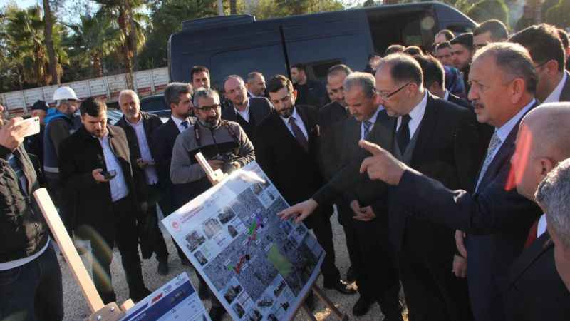 Bakan Özhaseki, Adıyaman'da yerinde dönüşüm alanını inceledi