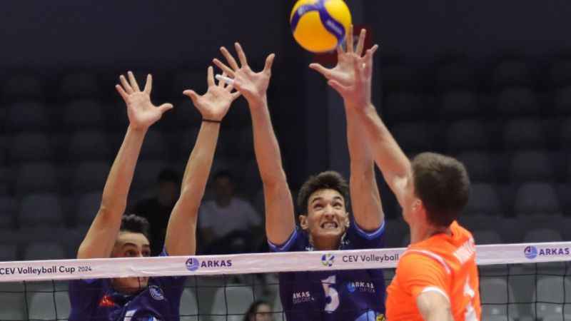 CEV Volleyball Cup: Neftohimik Burgas: 0 - Arkas Spor: 3