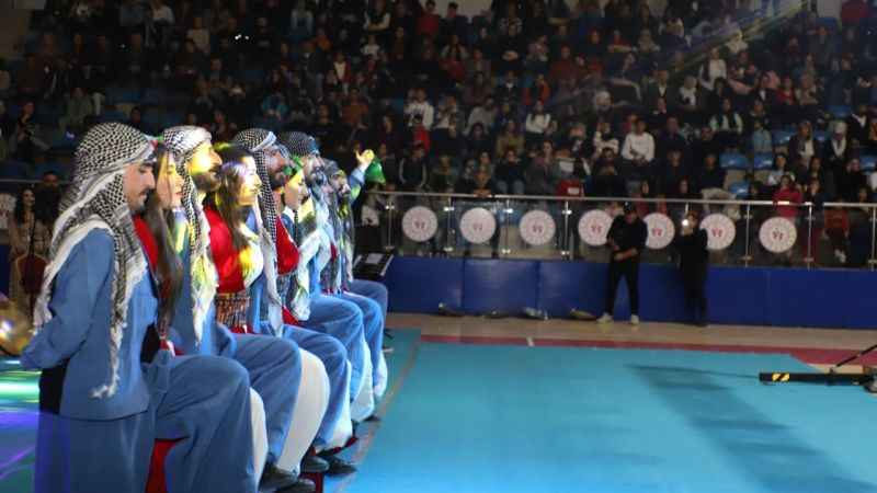 Hakkari'de Sanat Topluluğu gösterisine büyük ilgi