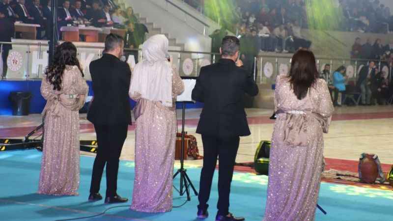 Hakkari'de Sanat Topluluğu gösterisine büyük ilgi