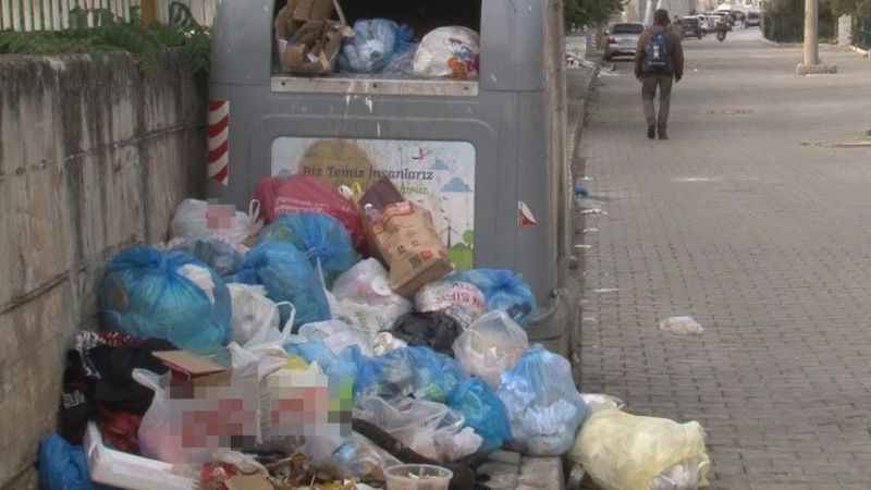 İzmir Çiğli’nin her köşe başı çöp yığını, kenti kötü koku sardı