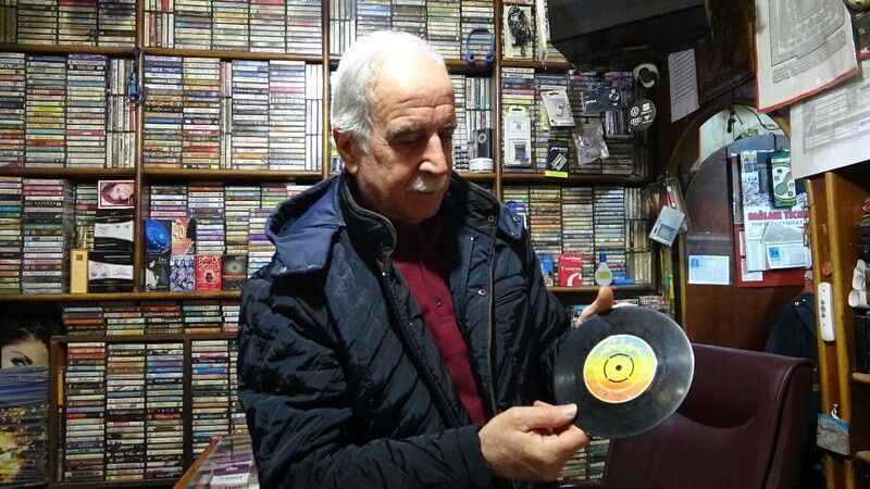 12 bin kasetlik arşivi ile geçmişin izini saklıyor