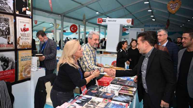 Tuzla 6'ıncı Kitap Fuarı 'Aşk ile oku' temasıyla başladı