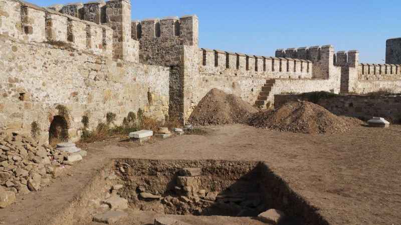 Bozcaada Kalesi’nde ilk arkeolojik kazılar gerçekleştirildi