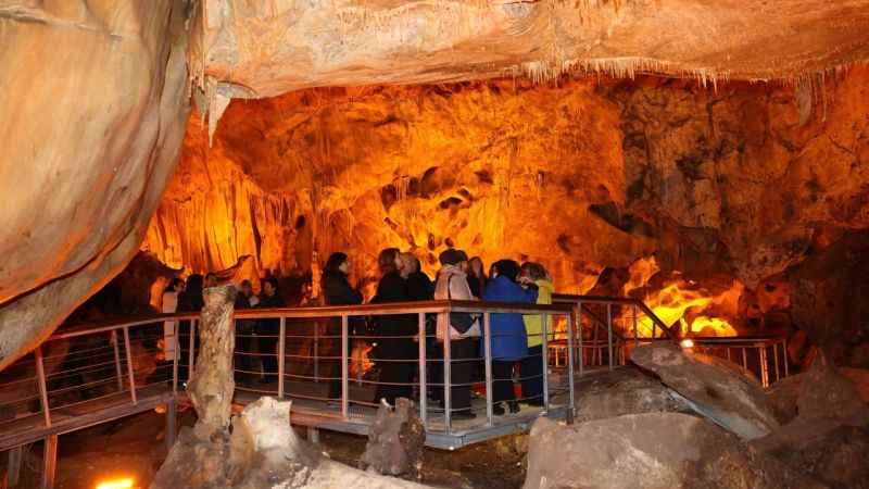 Akademisyenler Tulumtaş Mağarası'nı gezdi