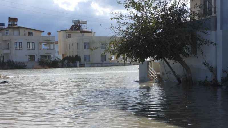 Hatay'da bazı evler su altında kaldı