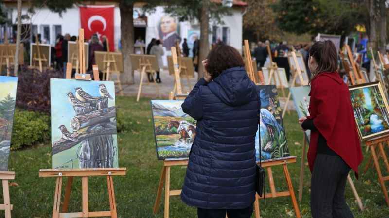 Yaşlılar resim sergisi açtı, büyük ilgi gördü
