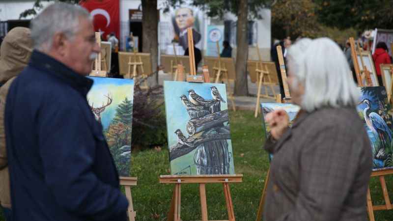 Yaşlılar resim sergisi açtı, büyük ilgi gördü