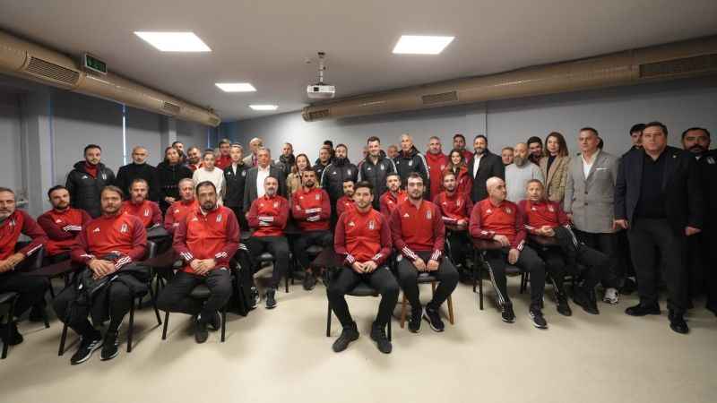 Beşiktaş Başkanı Ahmet Nur Çebi'den sporculara veda ziyareti