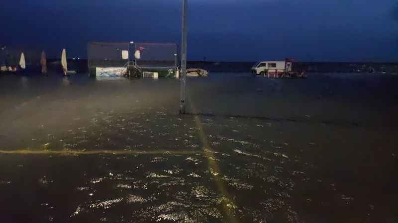 Tekirdağ'da deniz taştı: Tsunamiyi andıran görüntüler