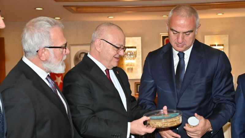 Bakan Ersoy, Manisa Mesir Festivali’ne davet edildi