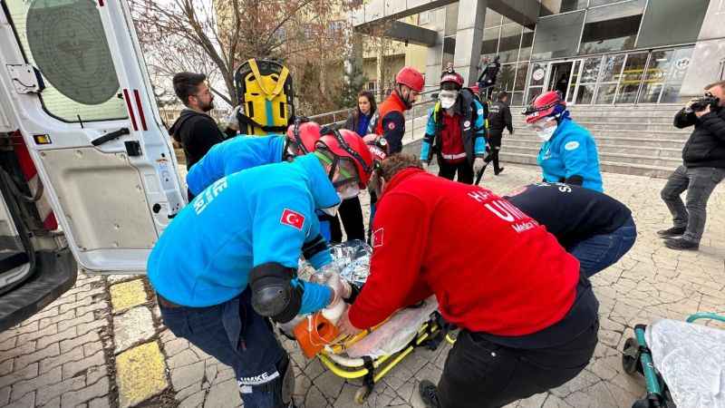 Yüksekova Devlet Hastanesinde deprem tatbikatı