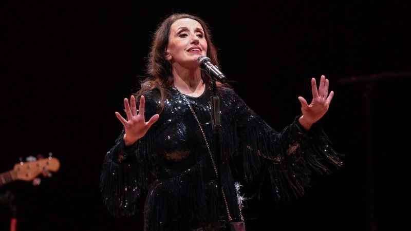 Luz Casal İstanbul'da sevenleriyle buluştu