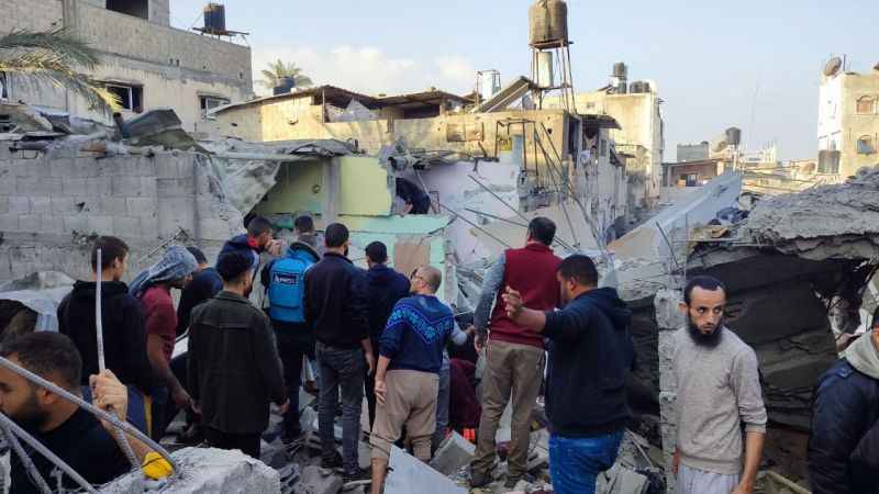 İsrail, Maghazi Mülteci Kampı’nı vurdu: 10 Filistinli hayatını kaybetti