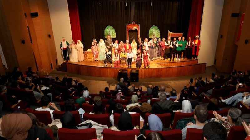 Sakarya'da Emanetçi Tiyatro keyifli anlar yaşattı