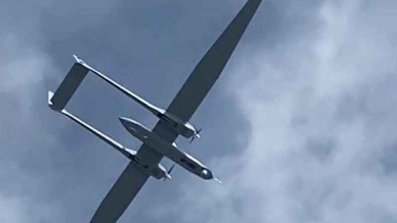 Yerli motor TEI-PD170 ile havalanan AKSUNGUR İHA'dan alçaktan gösteri uçuşu