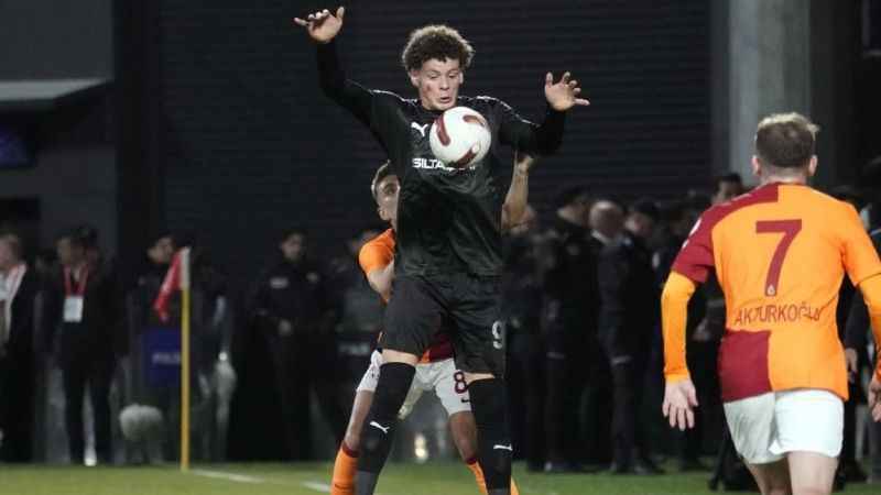 Pendiksporlu futbolcular, hayatını kaybeden Filistin çocuklara dikkat çekti