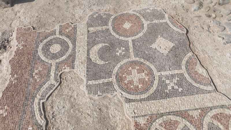 Bin 700 yıllık mozaiklere üç boyutlu desenler işlenmiş