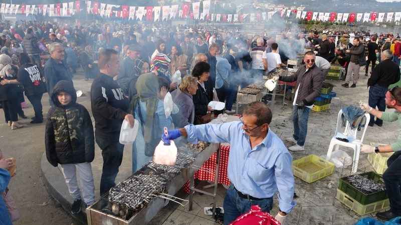 Sakin şehirde hamsi festivaline rekor katılım