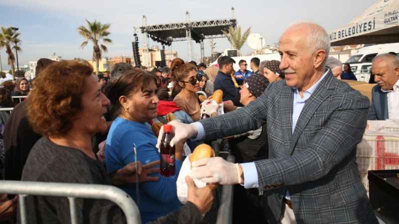 Karaduvar Balık Festivali'nde 12 ton balık dağıtıldı