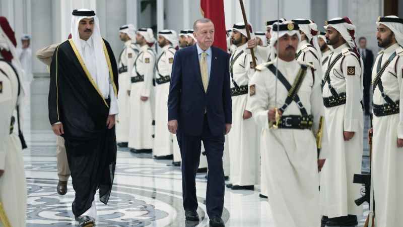 Cumhurbaşkanı Erdoğan, Katar Emiri Al Thani ile bir araya geldi