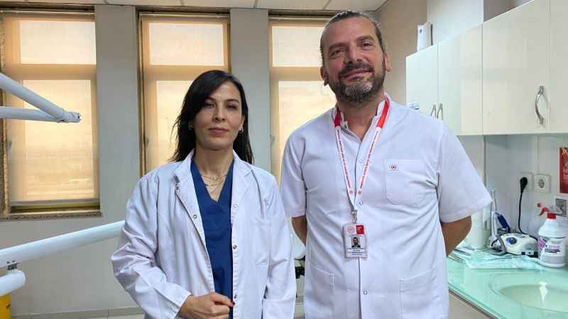 Gençler, Hollywood gülüşü için dişçilerin yolunu tutuyor