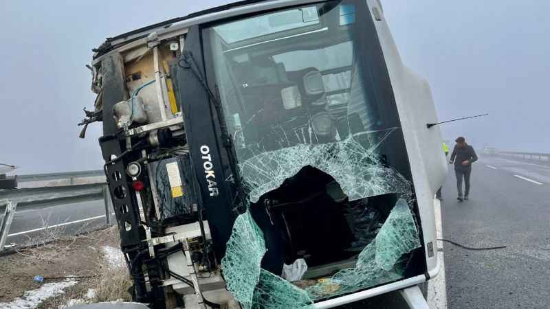 Ağrı’da sis kazayı beraberinde getirdi: 19 yaralı