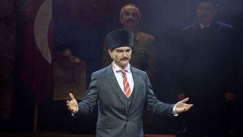  "Cumhuriyet'e Doğru" oyunu Erzurum'da sahnede