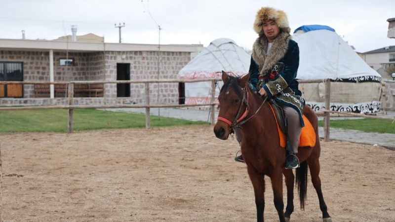 Peri bacaları arasında Orta Asya tanıtımı