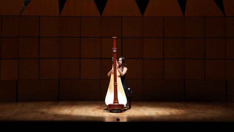 Parlayan Yıldızlar İş Sanat sahnesinde