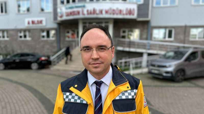 Ambulans ekipleri her ay binlerce kilometre yol yapıyor