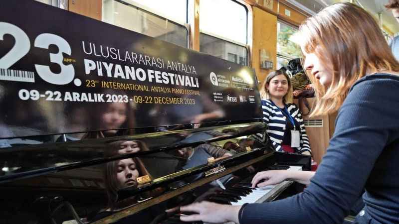 Nostaljik tramvayda piyanolu yolculuk