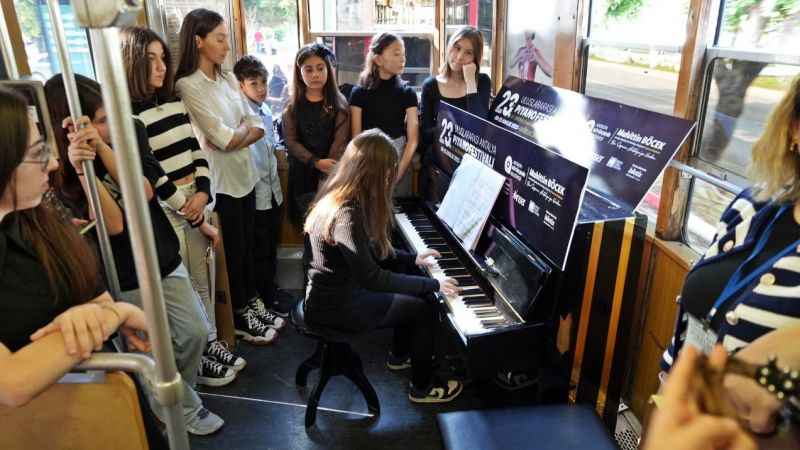 Nostaljik tramvayda piyanolu yolculuk