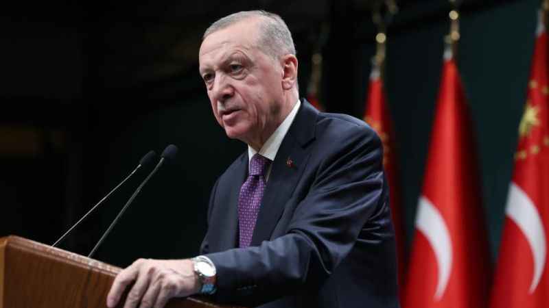 İşçilerimizin onayını alacak, işverenlerimizi yormayacak, istihdama zarar vermeyecek bir asgari ücret seviyesi hedefiyle süreç yönetilecek