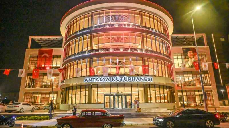 Antalya'nın 2 bin 500 kişilik kütüphanesi açılışa hazırlanıyor