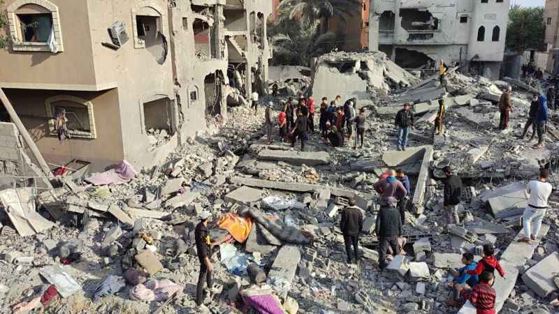 İsrail Gazze’de mülteci kamplarını vurdu: 23 ölü