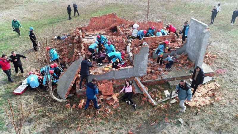 Tatbikatta, selde mahsur kalanlar karadan ve havadan kurtarıldı