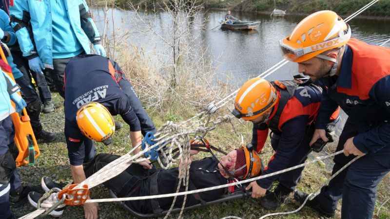 Tatbikatta, selde mahsur kalanlar karadan ve havadan kurtarıldı