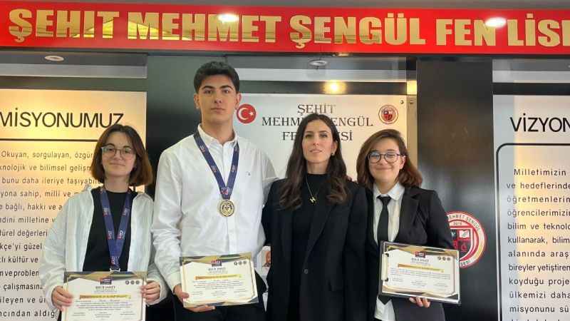 Eskişehirli öğrenciler kanserli hücreyi iyileştirdi, ödül aldı