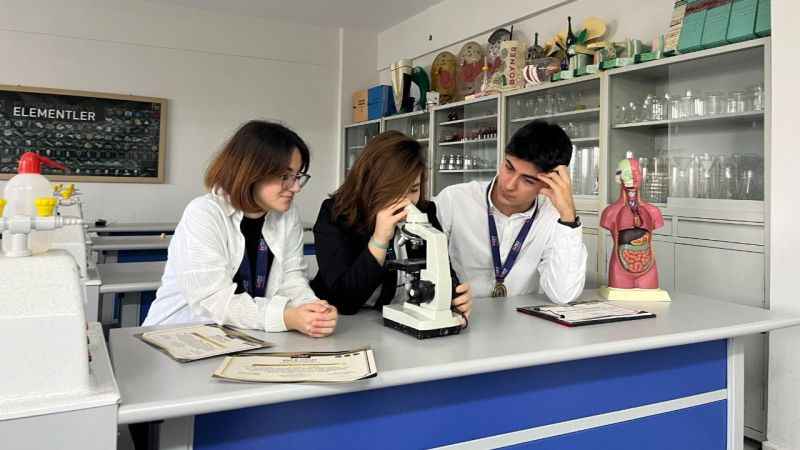 Eskişehirli öğrenciler kanserli hücreyi iyileştirdi, ödül aldı